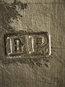 Merkteken_Slanke-schenkkan-Art-Nouveau_Merkteken-initialen