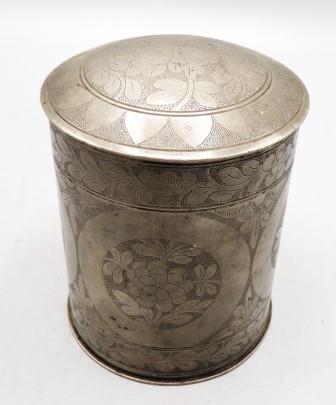 gravering met bloemen